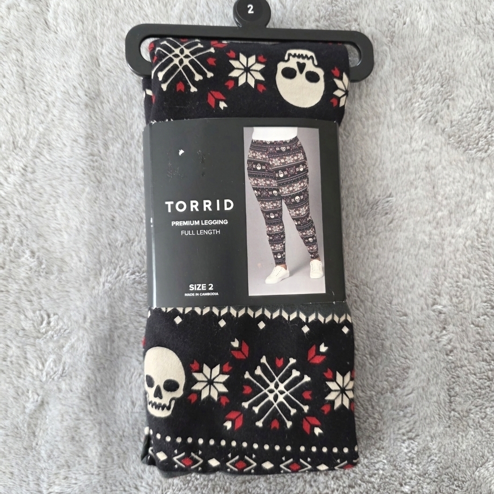 Torrid Black and White Skull Pattern Leggings